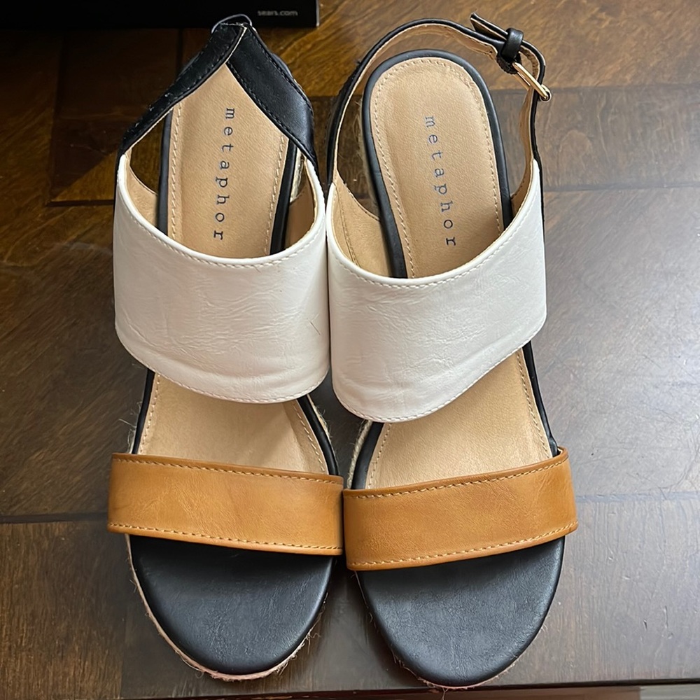 Metaphor wedge sandal size 8